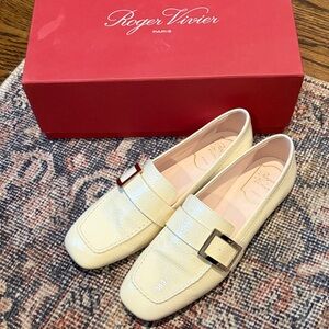 Roger Vivier Cream Flats with Buckle